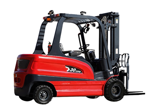 What is the Difference Between a Reach Forklift and a Lift?