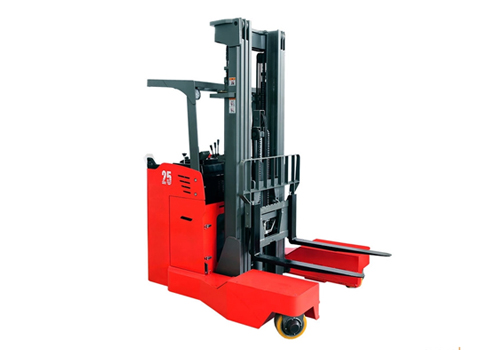 Using 4 Way Forklifts for Outdoor Material Handling