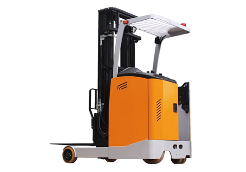 What is the Difference Between a Reach Forklift and an Order Picker?