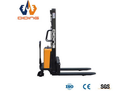 electric pallet stacker .png