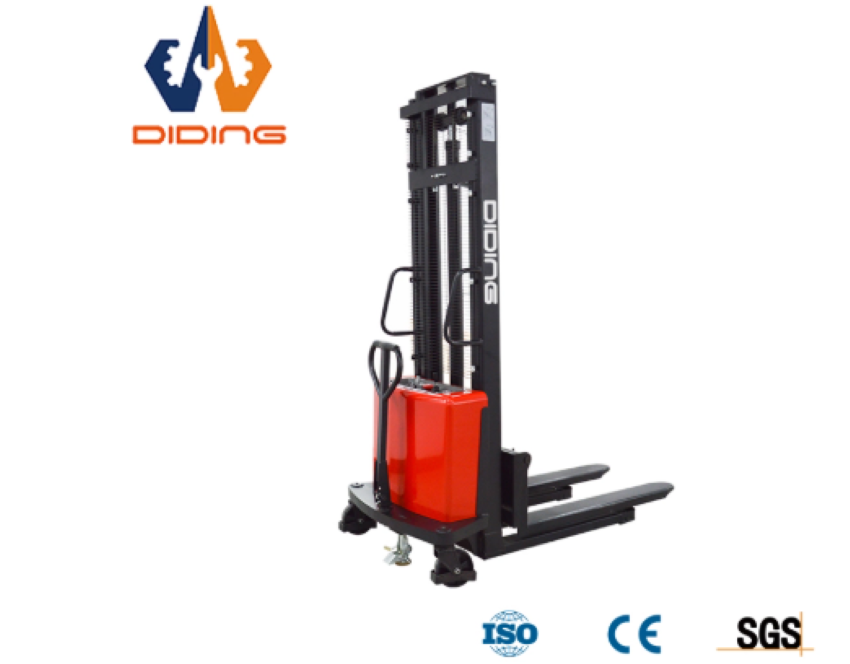 electric pallet stacker .png